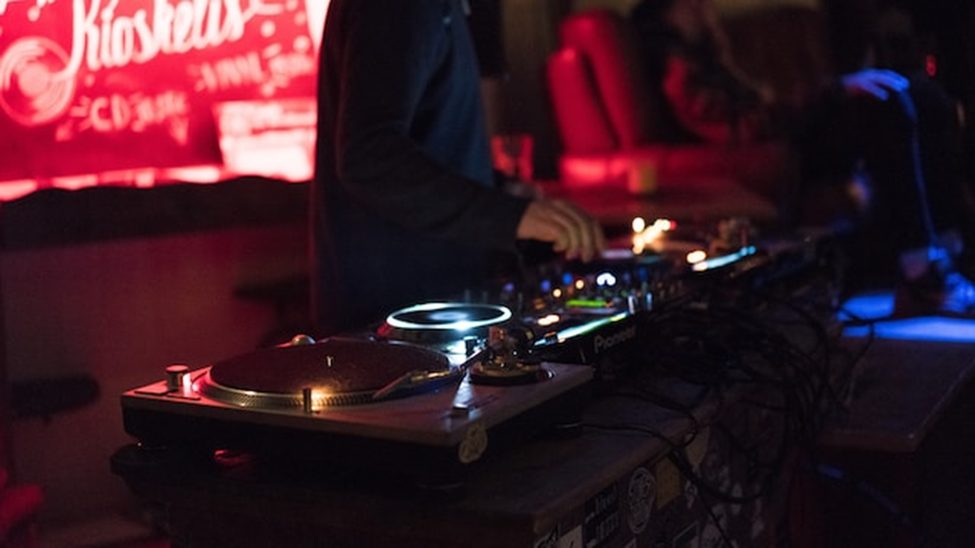 Unforgettable Corporate Events: How a Toronto DJ Can Transform Your Gathering